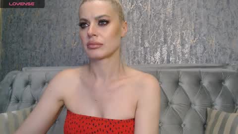 Snapshot of blondiestarxxx chatting on October 6, 8:04 pm Helen online show from October 6, 8:04 pm