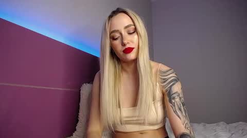 Snapshot of blondirix chatting on February 28, 11:01 pm Anna online show from February 28, 11:01 pm