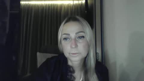 Snapshot of blondkitti chatting on October 17, 7:40 pm Iren online show from October 17, 7:40 pm