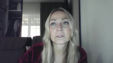 Snapshot of blondkitti chatting on September 12, 8:16 am Iren online show from September 12, 8:16 am
