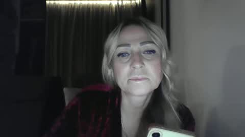 Snapshot of blondkitti chatting on October 15, 8:59 am Iren online show from October 15, 8:59 am