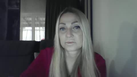 Snapshot of blondkitti chatting on October 3, 1:30 pm Iren online show from October 3, 1:30 pm