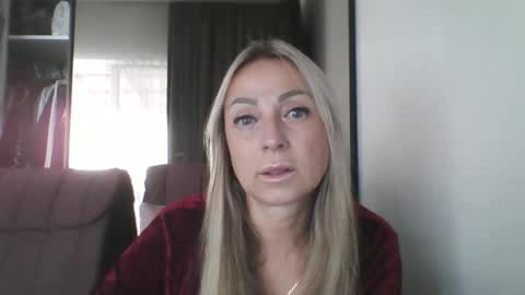 Snapshot of blondkitti chatting on September 10, 7:42 am Iren online show from September 10, 7:42 am