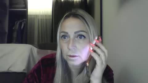 Snapshot of blondkitti chatting on October 5, 4:25 pm Iren online show from October 5, 4:25 pm