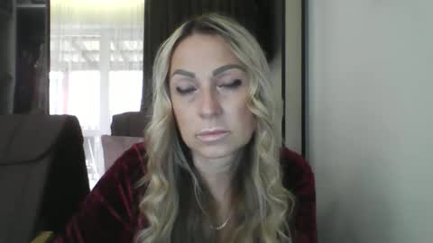 Snapshot of blondkitti chatting on October 7, 8:10 am Iren online show from October 7, 8:10 am