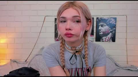blondy_fina online show from September 22, 5:22 am
