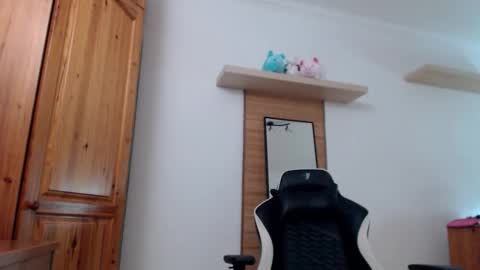 Snapshot of blondyelena chatting on September 27, 8:34 am blondyelena online show from September 27, 8:34 am