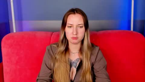 blondyjolly online show from March 19, 5:57 am