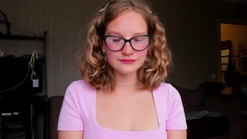 Snapshot of bloomi_lum chatting on October 6, 12:56 pm Lumi online show from October 6, 12:56 pm