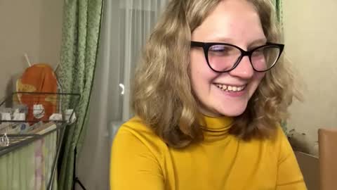 Snapshot of bloomi_lum chatting on October 19, 6:45 pm Lumi online show from October 19, 6:45 pm