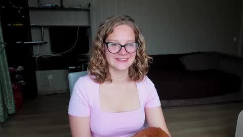 Snapshot of bloomi_lum chatting on October 10, 8:20 am Lumi online show from October 10, 8:20 am
