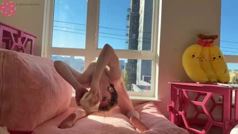 Blossom Bolt online show from October 15, 10:54 pm