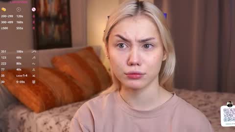 Adeline online show from December 5, 6:45 am