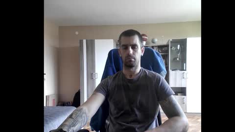 Snapshot of blue_eyed_wolf chatting on October 24, 1:34 pm Runaway online show from October 24, 1:34 pm