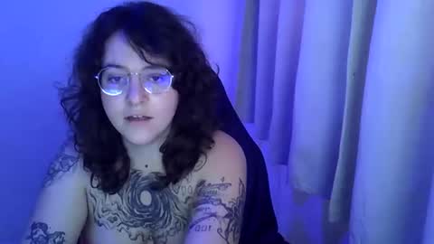Snapshot of blue_liz chatting on October 16, 7:24 pm blue_liz online show from October 16, 7:24 pm