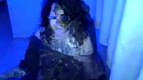Snapshot of blue_liz chatting on October 10, 8:57 pm blue_liz online show from October 10, 8:57 pm