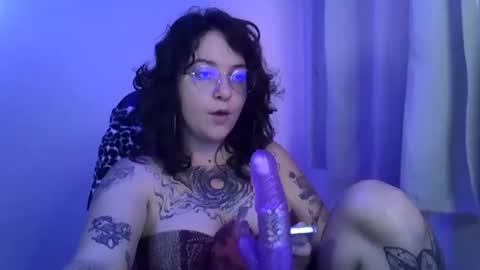 Snapshot of blue_liz chatting on October 3, 7:22 pm blue_liz online show from October 3, 7:22 pm