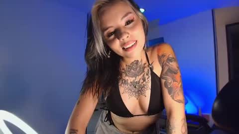 Snapshot of blue_tatuu1 chatting on October 14, 2:25 am Alice bleu for friends online show from October 14, 2:25 am