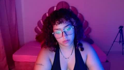Snapshot of blueevelvet chatting on September 19, 9:51 pm Bluee online show from September 19, 9:51 pm