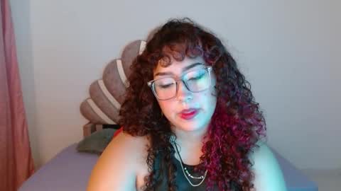 Snapshot of blueevelvet chatting on September 29, 2:21 am Bluee online show from September 29, 2:21 am