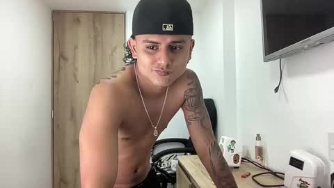 Snapshot of bob_pettersonn chatting on September 23, 1:54 am Bob INDEPENDENT MODEL online show from September 23, 1:54 am
