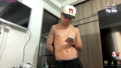 Snapshot of bob_pettersonn chatting on December 7, 9:17 pm Bob INDEPENDENT MODEL online show from December 7, 9:17 pm