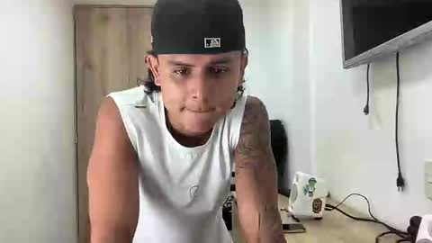 Snapshot of bob_pettersonn chatting on October 12, 3:32 am Bob INDEPENDENT MODEL online show from October 12, 3:32 am