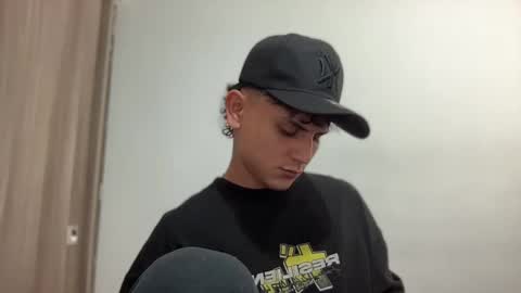 Snapshot of bob_pettersonn chatting on February 19, 9:47 pm Bob INDEPENDENT MODEL online show from February 19, 9:47 pm