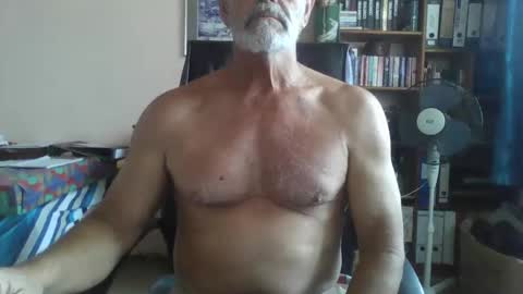 Snapshot of bobbgud chatting on September 14, 8:27 am Bobbgud online show from September 14, 8:27 am