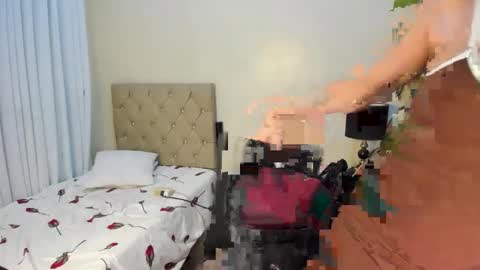 bombshelllaurax online show from November 6, 10:24 pm