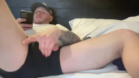 Snapshot of boner4you1994 chatting on February 9, 8:13 pm boner4you1994 online show from February 9, 8:13 pm