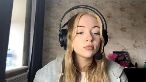 Ella online show from October 17, 7:01 am