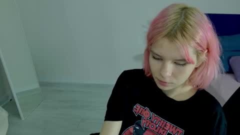 Jessy  Mark online show from November 5, 5:37 pm