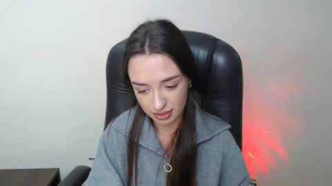 Bonnie online show from November 28, 1:07 pm