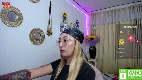 Snapshot of bonny_clyde_xx_ chatting on March 11, 4:08 am Soffy Brooks Independent model online show from March 11, 4:08 am