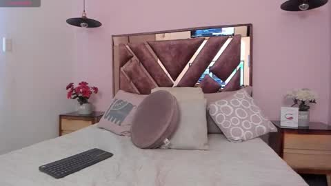 Snapshot of bonny_jones2 chatting on September 27, 8:06 pm Bonny Jones online show from September 27, 8:06 pm