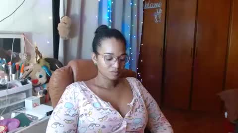Snapshot of bonvivantb chatting on February 21, 4:29 am Queen Bon Vivantt online show from February 21, 4:29 am