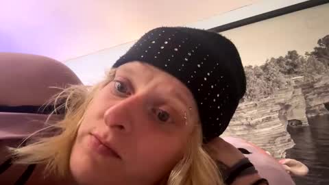 boobookittyfuxx online show from April 13, 7:56 am