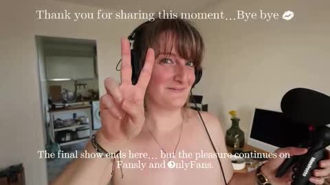 Snapshot of boobsgwendy chatting on September 22, 11:47 am Gwendydy online show from September 22, 11:47 am