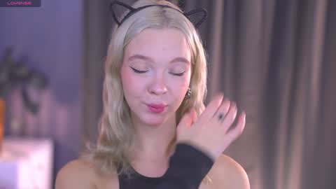 Snapshot of boobybliss chatting on October 17, 8:07 am Alina online show from October 17, 8:07 am