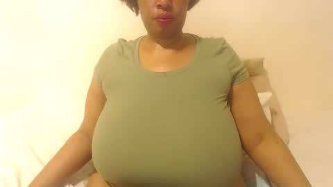 Snapshot of boobyqueen24 chatting on September 23, 3:39 pm boobyqueen online show from September 23, 3:39 pm
