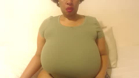 Snapshot of boobyqueen24 chatting on October 1, 3:49 am boobyqueen online show from October 1, 3:49 am