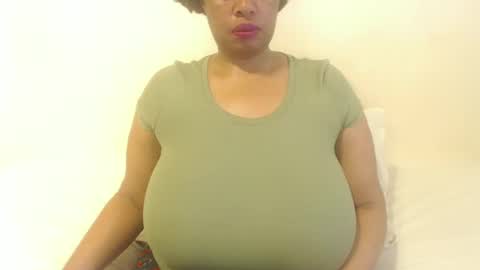 Snapshot of boobyqueen24 chatting on September 20, 10:18 am boobyqueen online show from September 20, 10:18 am