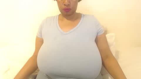 Snapshot of boobyqueen24 chatting on September 25, 8:10 am boobyqueen online show from September 25, 8:10 am