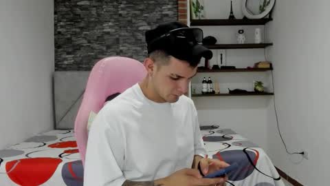 booyhott_ online show from March 2, 7:20 pm