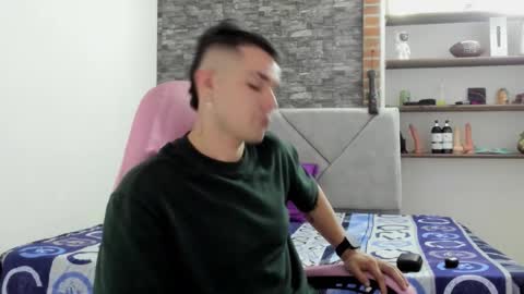 booyhott_ online show from January 8, 8:36 pm