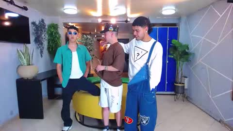 Snapshot of boschcz chatting on October 11, 4:39 am THOMAS AND DAMIAND online show from October 11, 4:39 am