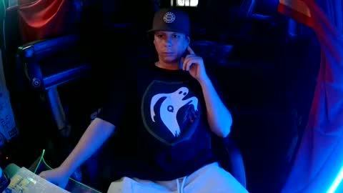 Bowerboi1217 online show from May 2, 2:50 am