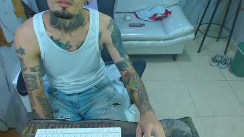 boy_tatto77 online show from May 6, 5:19 pm