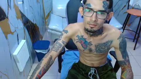 boy_tatto77 online show from May 15, 11:51 am